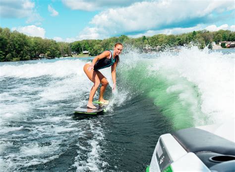 How To Choose The Best Wakesurf Boards For Beginners