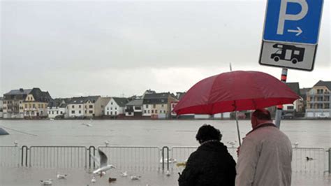 Hochwasserlage An Rhein Und Mosel Entspannt Sich