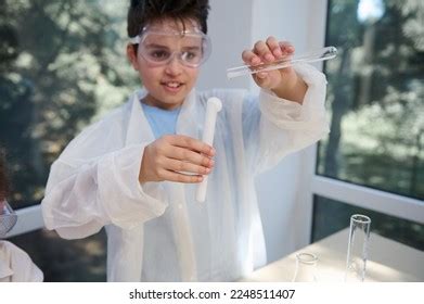 5,855 Chemical Safety Goggles Images, Stock Photos & Vectors | Shutterstock