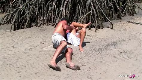 Pelirroja Cabello Rizado Latina Adolescente Marcia áspera Tiene Sexo Al Aire Libre En La Playa