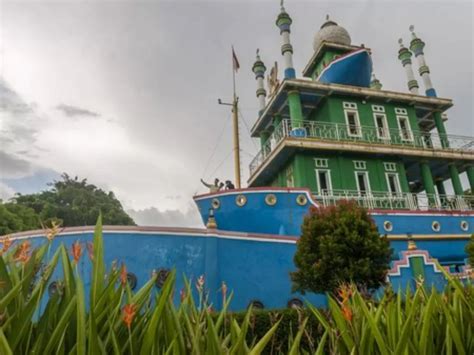 Kisah Pilu Di Balik Masjid Kapal Bosok Serang Terinspirasi Dari Kapal