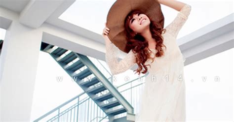 Hot girl Vy Minh bồng bềnh váy voan giữa trời mây