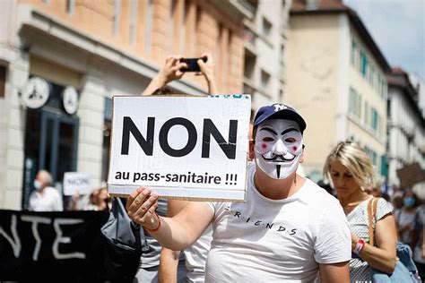 Covid Manifestations Contre Le Pass Sanitaire Personnes