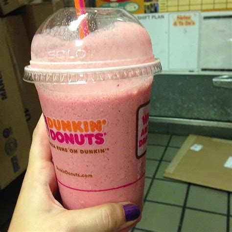 This Chocolate Covered Strawberry Drink Is The Best Thing On Dunkin S