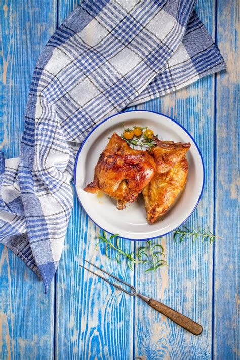 Cuartos De Pollo Al Horno Foto De Archivo Imagen De Tapa