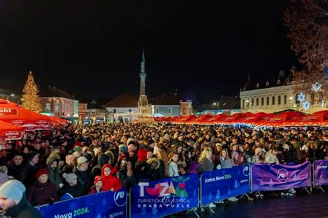 Zima U Tuzli Hiljade Pjevalo I Plesalo Na Koncertu D Ejle Ramovi