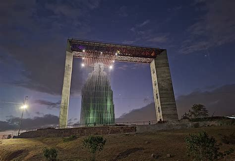 Monumento Manto de María Divina Pastora Barquisimeto