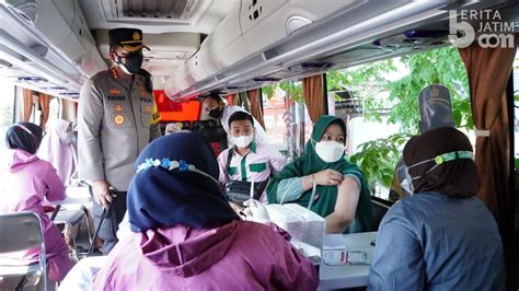 Bus Gerai Vaksin Mobile Kembali Parkir Di Pasar Larangan Sidoarjo