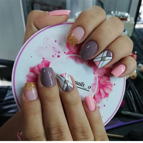 Pin de Damaris Benitez en uñas Manicura de uñas Uñas decoradas manos