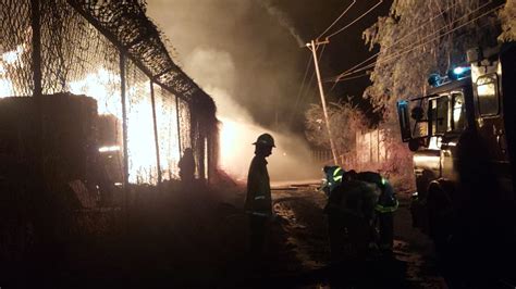 Se incendia fábrica de tarimas y deja pérdidas materiales millonarias