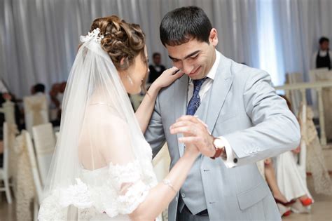 File:Wedding dance of Azerbaijanian couple.jpg - Wikimedia Commons