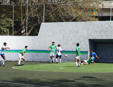 Halcones UV goleó 7 1 a la UIV y clasifica al Regional de Futbol Bardas