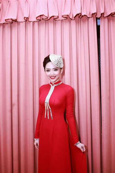 Thuỷ Top ăn mặc hở hang tham gia event Ảnh Hot Mỗi Ngày