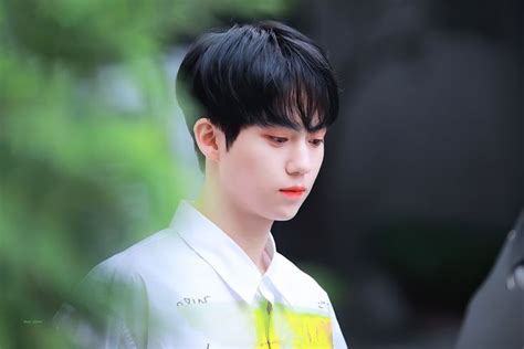 Pin van Elina Choi op Hwang Yunseong