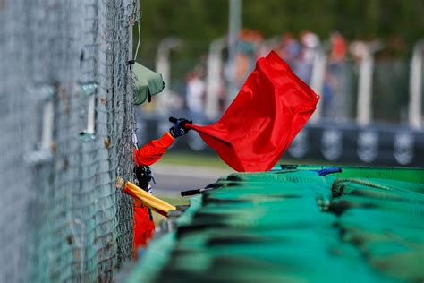 Qué es una bandera roja en la Fórmula 1 2024 GPFans