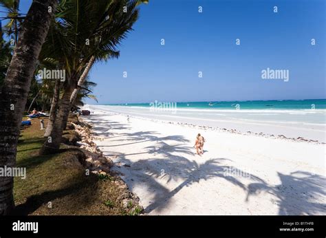 Diani Beach Kenya Women Hi Res Stock Photography And Images Alamy