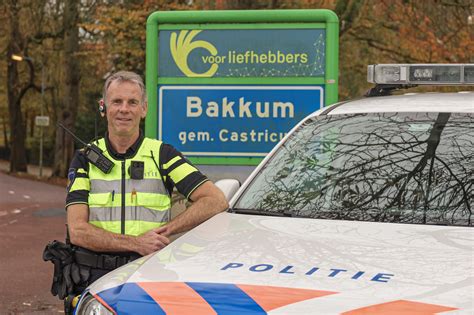 Wijkagent Wil Gieling 61 zwaait af Ik heb het altijd nét een beetje