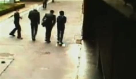 Jovens que agrediram gay na Paulista lâmpada terão que pagar multa Pheeno