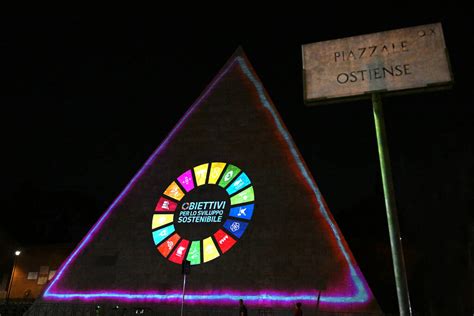 La Piramide Cestia Si Colora Con Gli Obiettivi Dell Agenda Onu