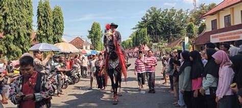 Festival Jaran Serek Sumenep Budaya Asli Madura Yang Menarik Bangsapedia