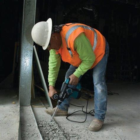 Makita 7 1 1 8 In Corded SDS Plus Concrete Masonry Rotary Hammer