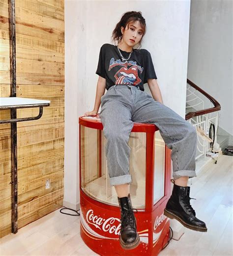 Qu Nh Anh Shyn Ang Ki U T C Kh Nh N Nh T Trong Gi I Hot Girl Hi N Nay