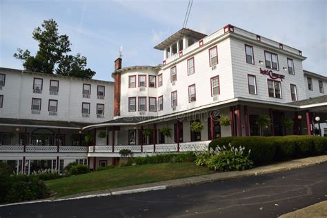 Conneaut Hotel on the Lake in Pennsylvania Editorial Photo - Image of ...