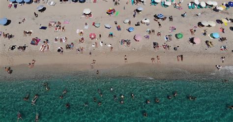 İsteyene kumsal isteyene sığ sular İşte Antalya da denize