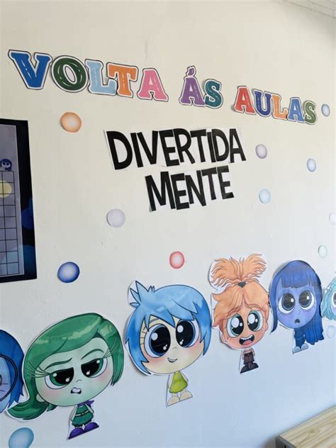 Painel Volta às Aulas Divertida Mente Bia Ensinando Amor