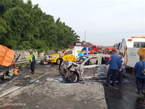 Dari 12 Korban Kecelakaan Bus Tol Cikampek Sebelum Lebaran Baru Satu Teridentifikasi Polisi