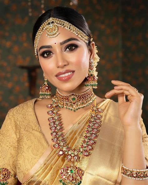 Indian Bridal Makeup 2024 Ideas [expert Tips Faqs] Best Bridal Makeup Indian Bride Makeup