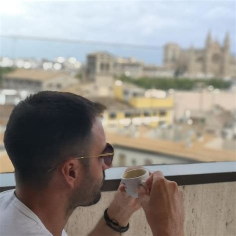 Premium Photo Man Holding Coffee Cup