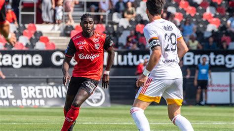 Donatien Gomis écarté du groupe de Guingamp pour avoir refusé de porter