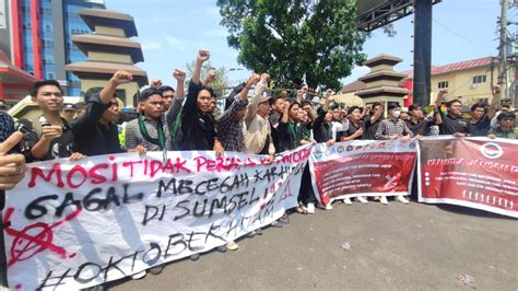 Dinilai Tak Becus Tangani Karhutla Di Sumsel Mahasiswa Demo Minta