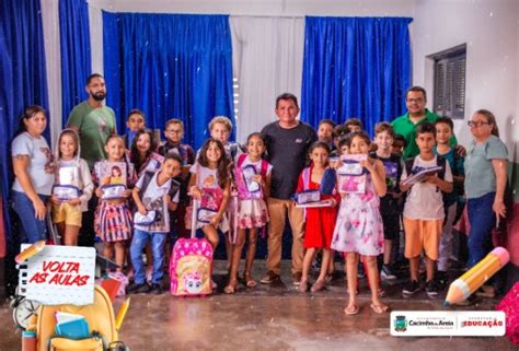 Ano Letivo Prefeitura Entrega Kits Escolares Aos Alunos Da Rede