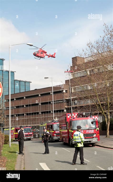 Polizeihubschrauber London Feuer Fotos Und Bildmaterial In Hoher