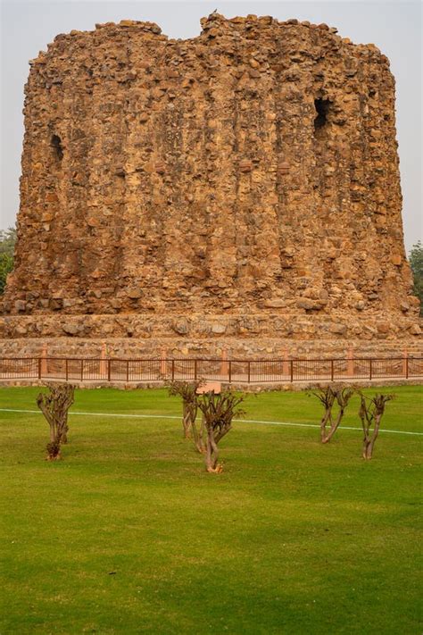 Alai Minar is an Unfinished, Incompleted Monument within the Qutb Minar ...