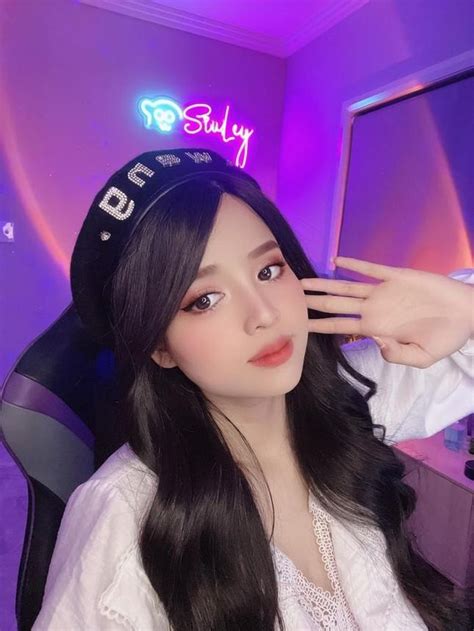 Chuyển hướng làm streamer hot girl Aley Nguyễn tích cực khoe vóc dáng Báo Tri thức Cuộc sống