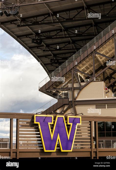 Husky Stadium Seattle Washington Usa Hi Res Stock Photography And