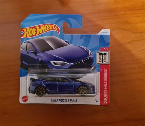 HOT WHEELS TESLA MODEL S PLAID AVTOMOBILČEK