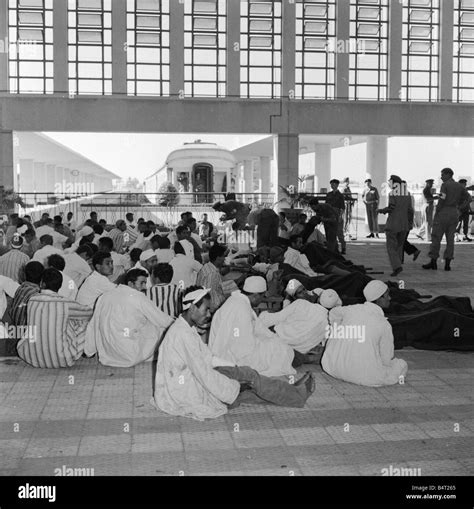 Suez Crisis 1956 Wounded Egyptian Prisoners Wait To Be Repatriated To