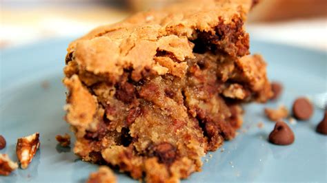 Julie And Faye Chrisley Bake A Tasty Chocolate Chip Chew Bread Banana