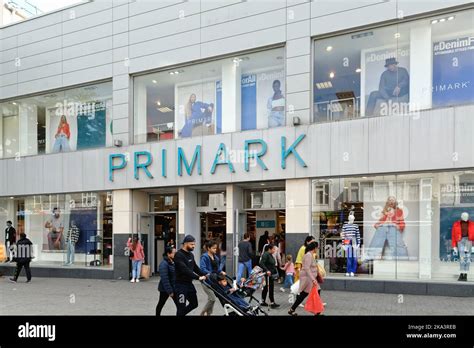 The entrance to the Primark clothing retailer on the High Street in ...