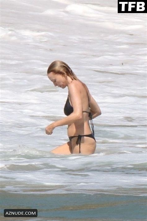 Heather Graham Sexy Seen Flaunting Her Hot Figure Wearing A Black