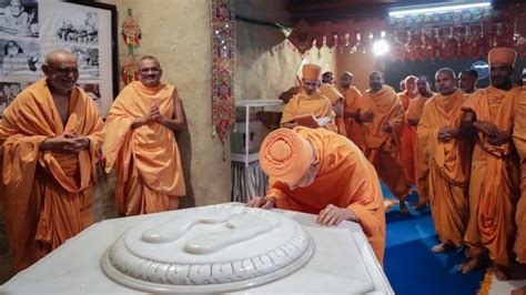 14 October 2018 HH Mahant Swami Maharaj S Vicharan Dhari India