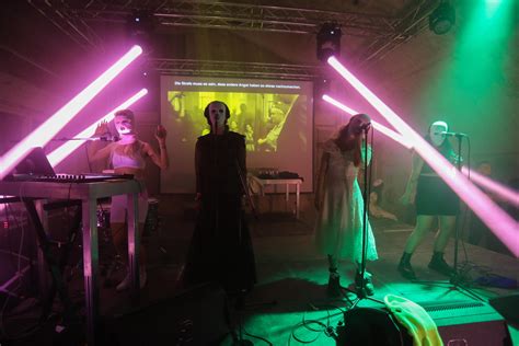 Pussy Riot Im Funkhaus Berlin Berlebenskampf Und Revolution