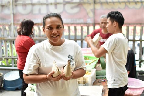 Nasi Bungkus Dua Ribu Melampaui Batas Dengan Kasih Sayang Rabu