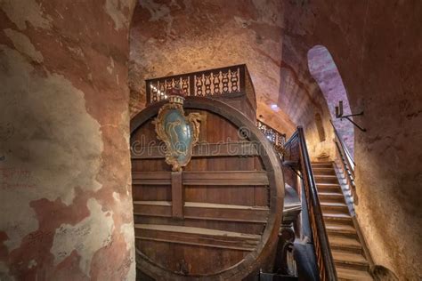 Heidelberg Tun Large Wine Barrel At Heidelberg Castle Cellars