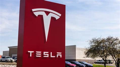 Tesla Overtakes Volkswagen For No 2 Spot Among World S Most Valuable