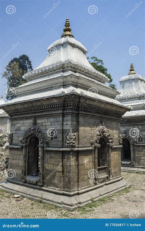 Templos Y Capillas Votivos En Fila En El Templo De Pashupatinath